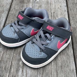 Size 4T Nike one gray/pink, one purple/blue